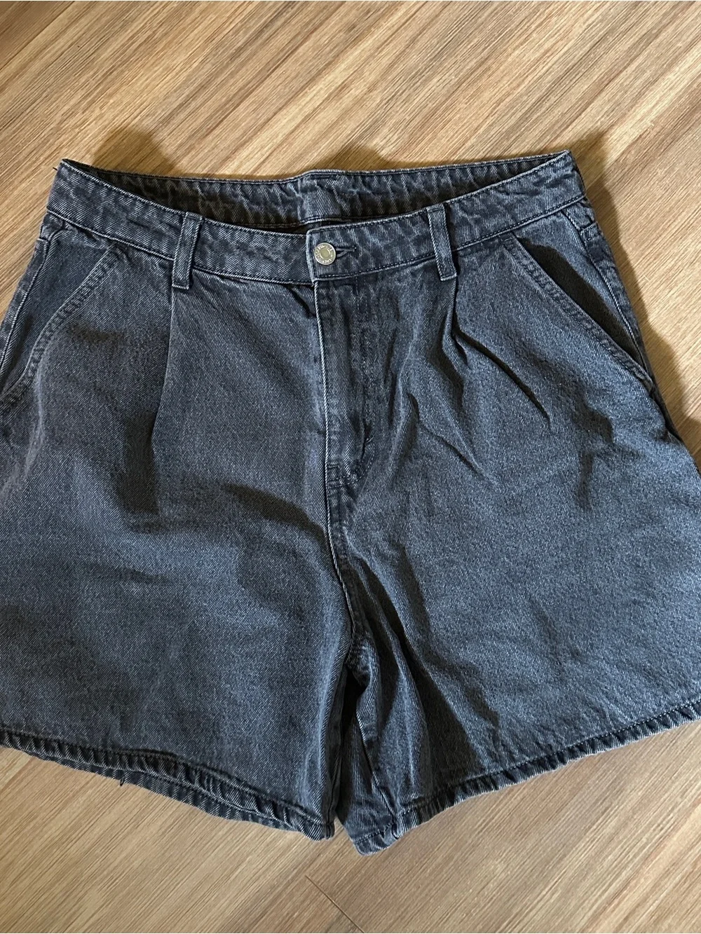 H&M Vintage Denim High-Rise Washed Black Denim Shorts - Size 10/Large